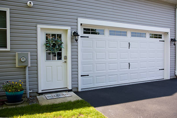 24/7 Emergency Garage Door Panel Replacement experts in Marion County County, KS